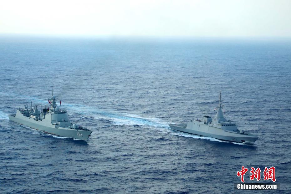中国海军西安舰与埃及海军举行海上联合演练