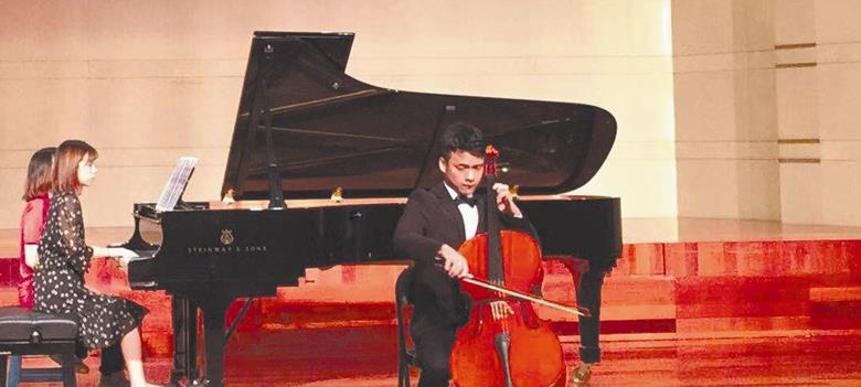 温州大提琴手陈天瑞献艺呼和浩特国际音乐节