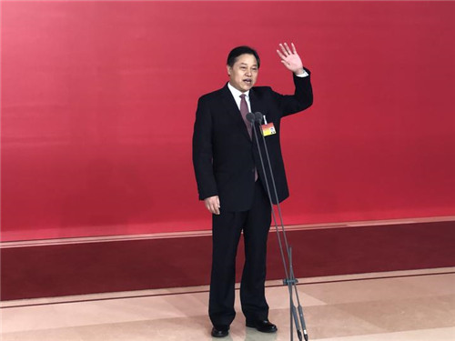 第八位出场的是省人大代表,衢州市柯城区人大常委会党组书记,主任