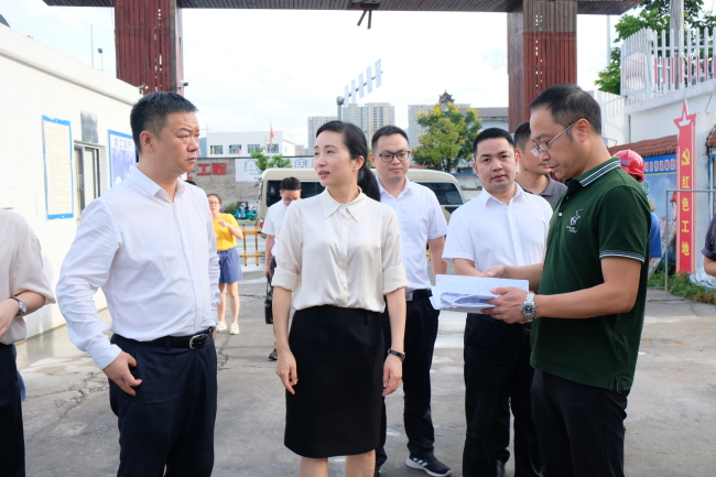 区委副书记钱素文和区领导林照光率队来到瓯海经济开发区及梧田,景山