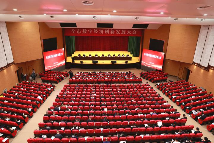 会上,乐清市政府与联想集团,中兴通讯,京东云,浙江云谷等签订了战略