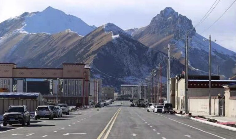 县人民医院综合住院大楼,林堤乡麦小康示范村,嘉黎镇小学升级改造陆续