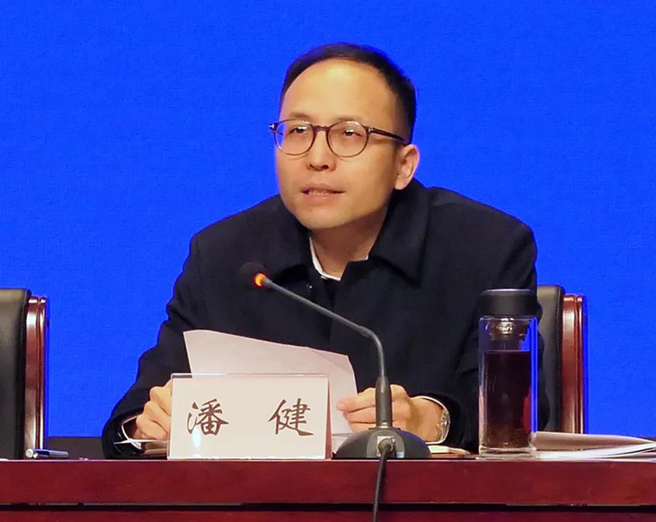 龙港市召开党风廉政警示教育大会 郑建忠为新任社区干部上"第一课"