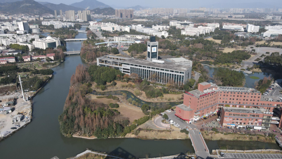 温州大学城现状温州大学城坐落于瓯海区茶山街道,包括温州大学,温州商