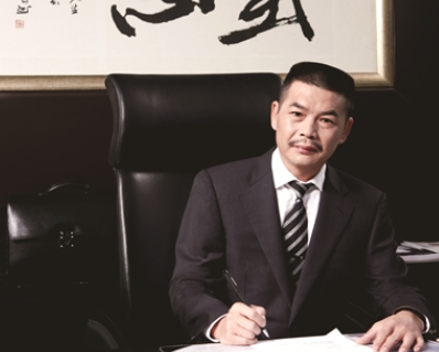 出生年份:1964年   籍贯:乐清   公司职务:珀莱雅化妆品股份有限