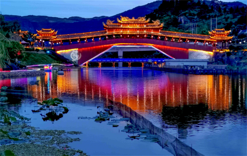 温州泰顺：华灯璀璨 龟湖廊桥