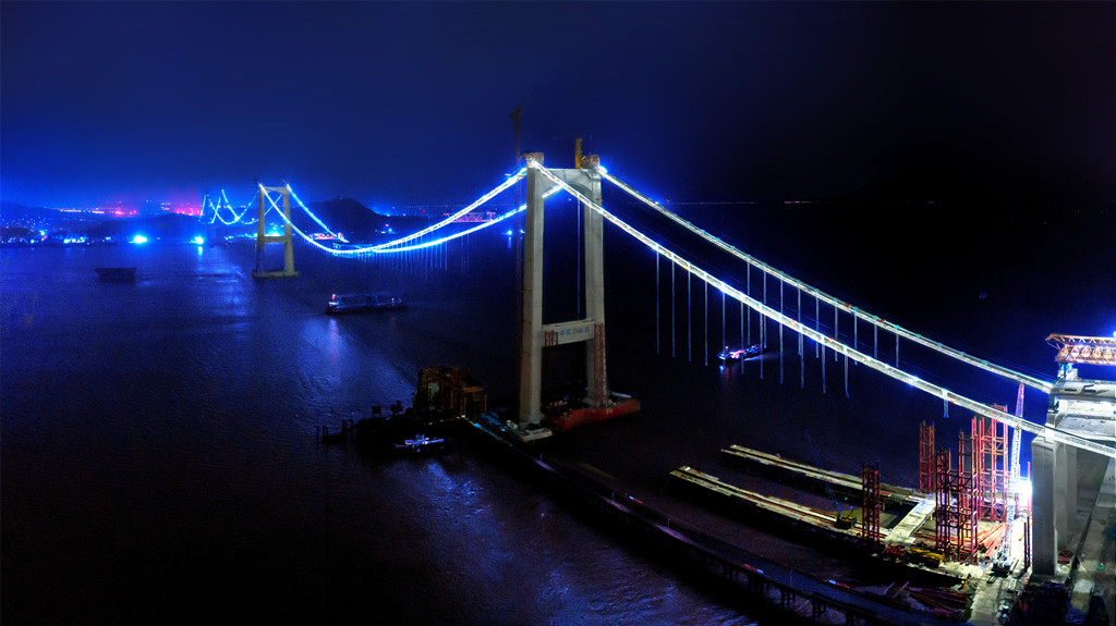夜幕下的瓯江北口大桥