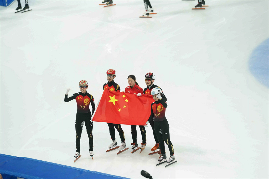 中国队力夺短道速滑世界杯中国站2000米混合接力与女子3000米接力金牌精彩瞬间