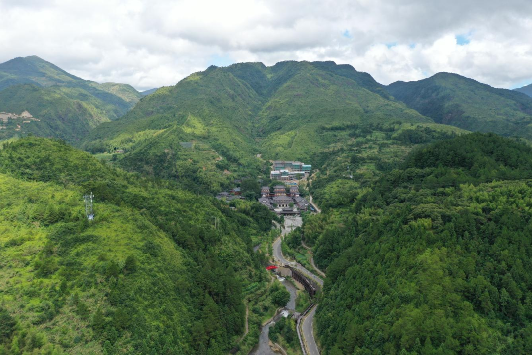 文成森林氧吧小镇位于文成县西坑畲族镇和铜铃山镇境内,总规划范围4