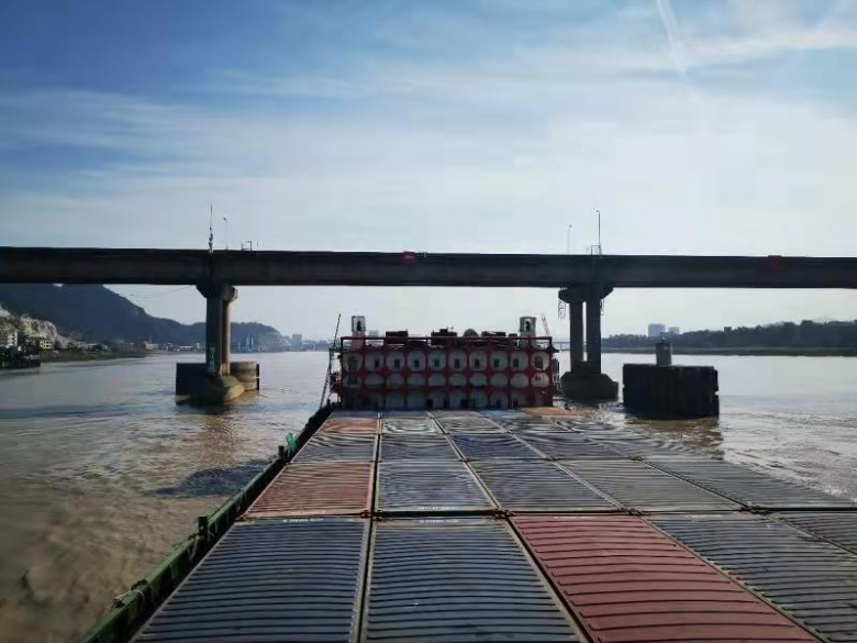 青田港至温州港集装箱船舶海河联运成功试航