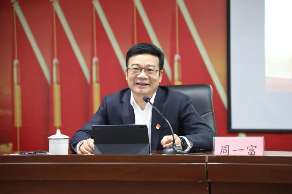 龙湾区委书记周一富赴新城村宣讲党的十九届六中全会精神