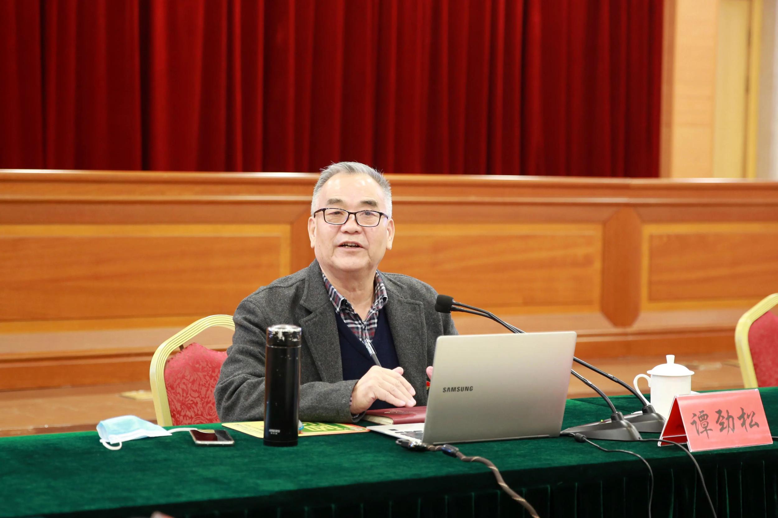 讲座后,夏禹桨,周赞,张纯芳,王高博等区领导作交流发言.