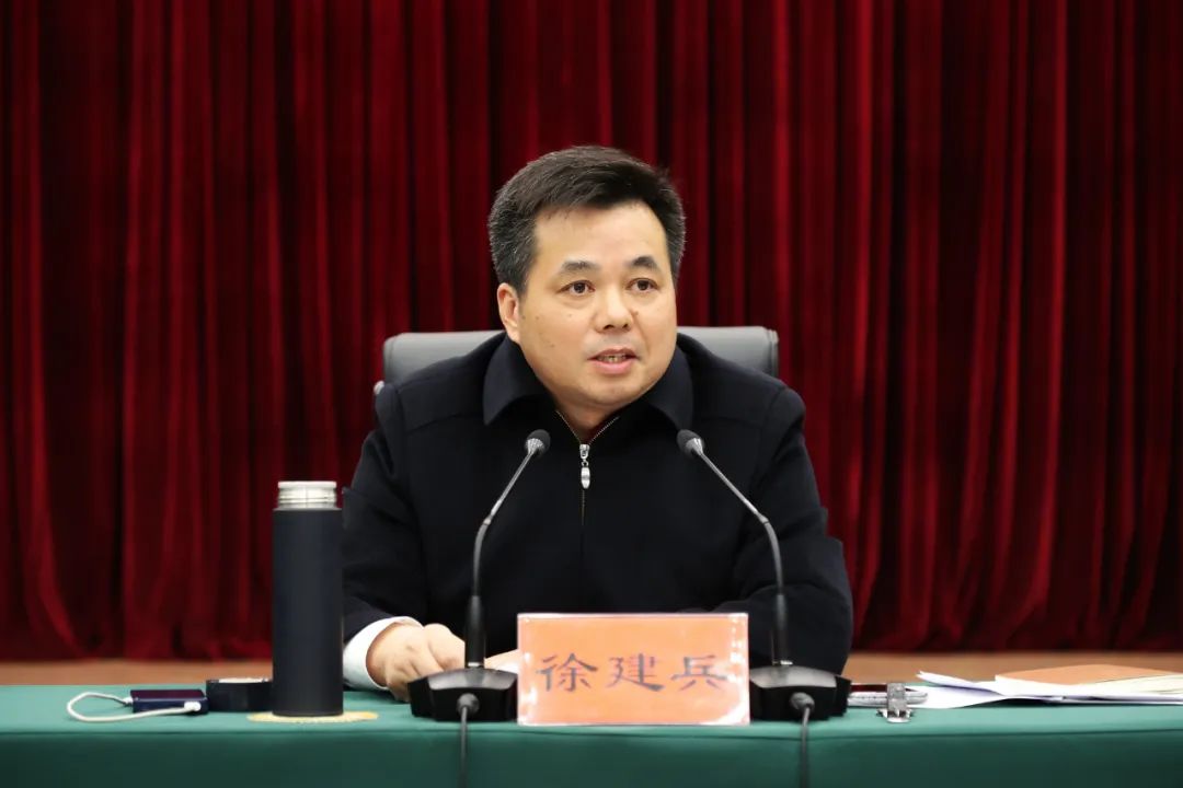 乐清市委书记徐建兵在市委专题会议上强调 用实际行动彰显干部担当
