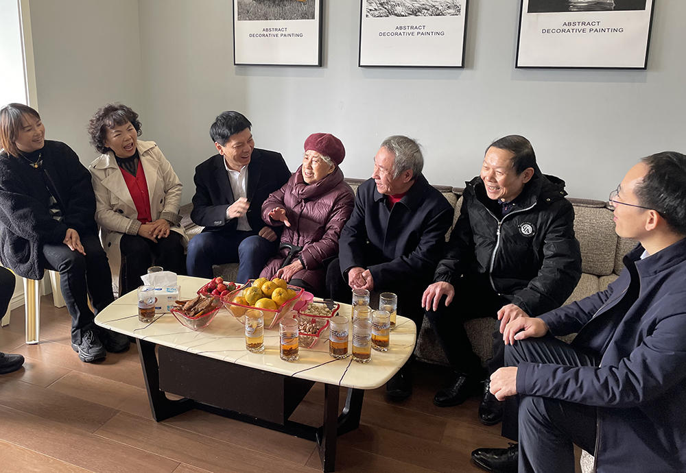 庆祝瓯海建县40周年区委书记曾瑞华开展走访慰问活动