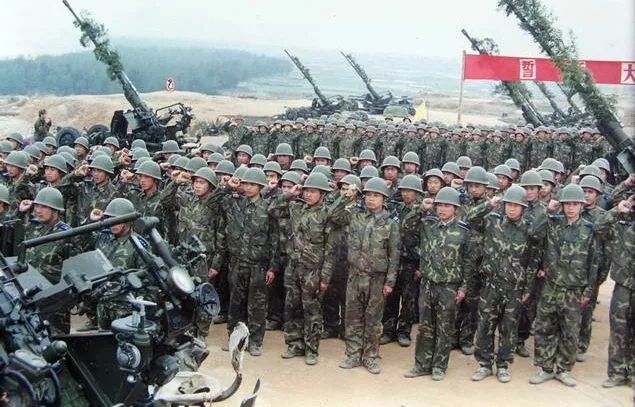 中国军人专属“潮服”上新！五分钟看懂我军作训服“进化史”-新闻中心-温州网