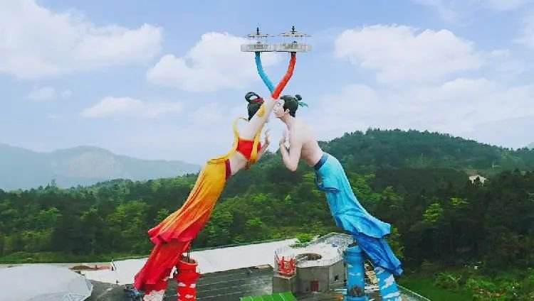 重庆武隆的飞天之吻 设计和制造方来自温州