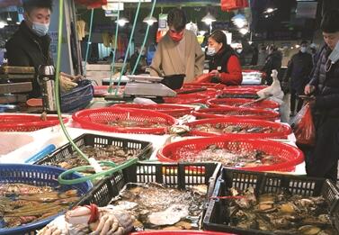 高档海鲜“降温”海味零食热卖 不少渔老板热衷线上卖货