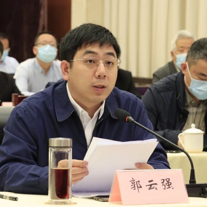 洞头区领导干部大会传达贯彻全国两会精神学思践悟勇担使命只争朝夕