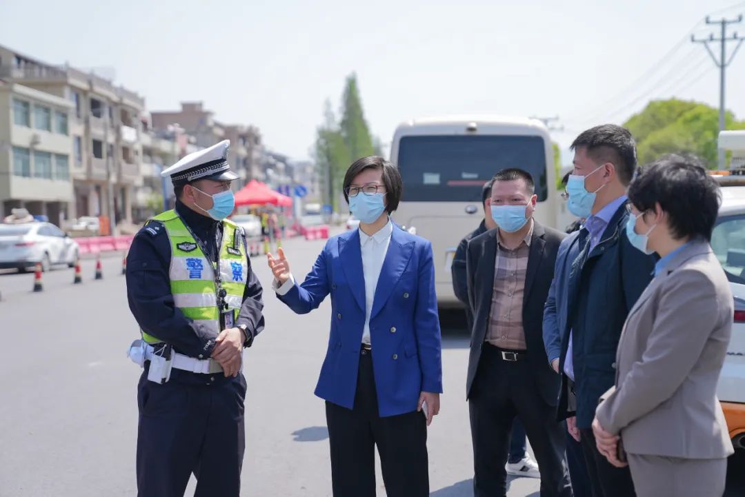 永嘉县委书记黄慧指导部署并督查疫情防控工作切实看好大门管住中门守