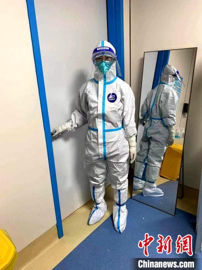 青海战疫前沿在定点救治医院守护大白的大白们