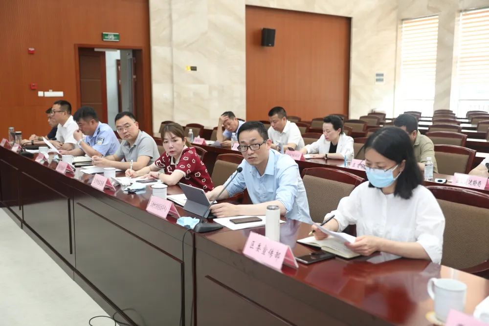 薛光伟,吴雪梅,孟晓晨,范学序,陈继林,张杰尔等区领导参加会议.