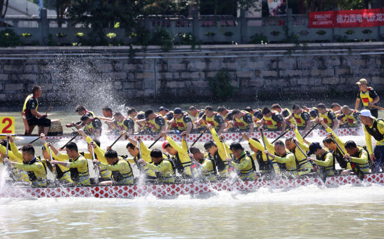 温州全民龙舟精英赛开划 32支龙舟队演绎“速度与激情”