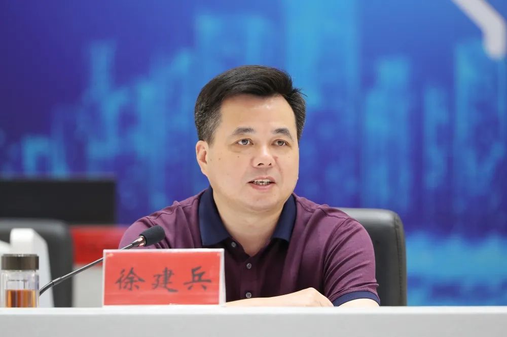 乐清市委书记徐建兵在疫情防控工作视频连线会上强调要从严从紧筑牢