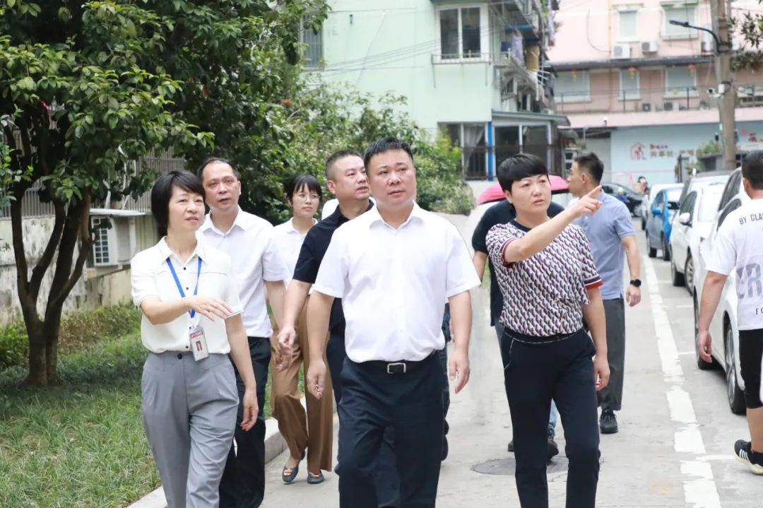 温州网鹿城支站讯8月31日,区委书记白洪楞赴南汇,大南,松台,广化等