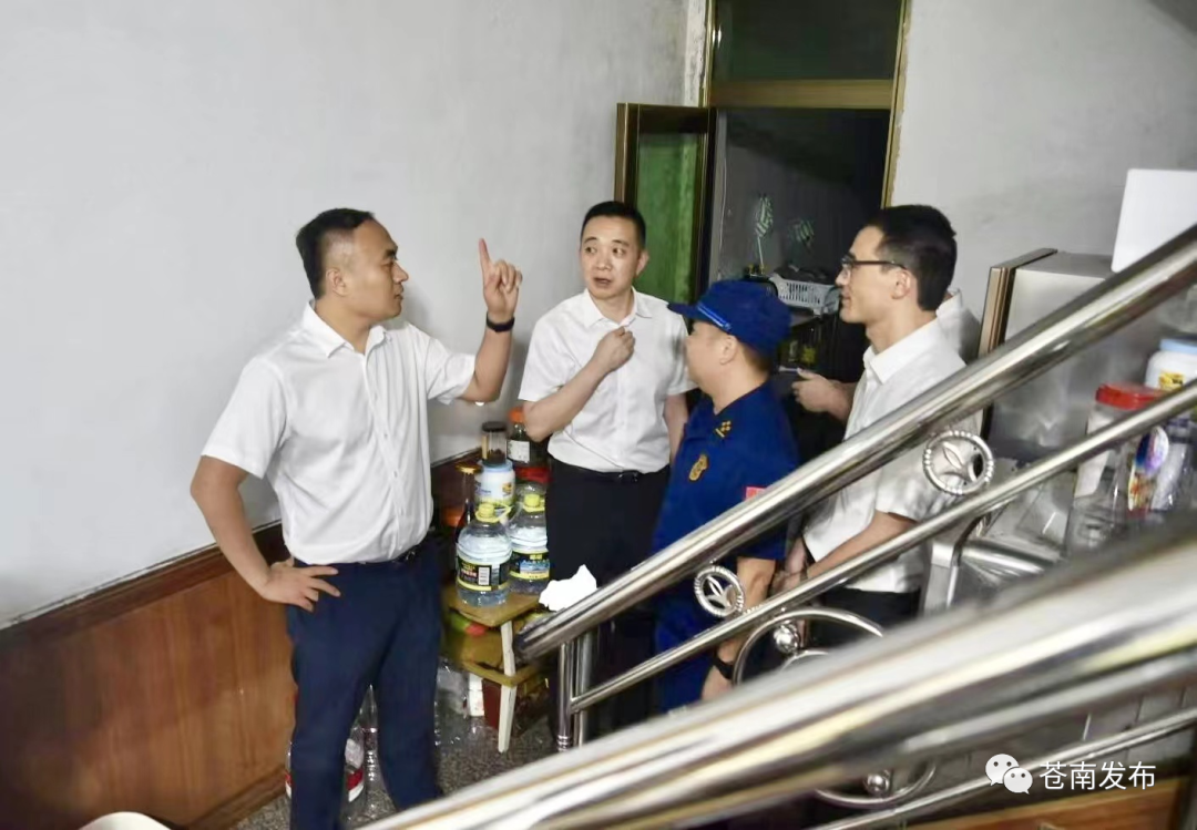 苍南县委书记张本锋等分赴金乡桥墩开展周一夜查行动创新手段强管理