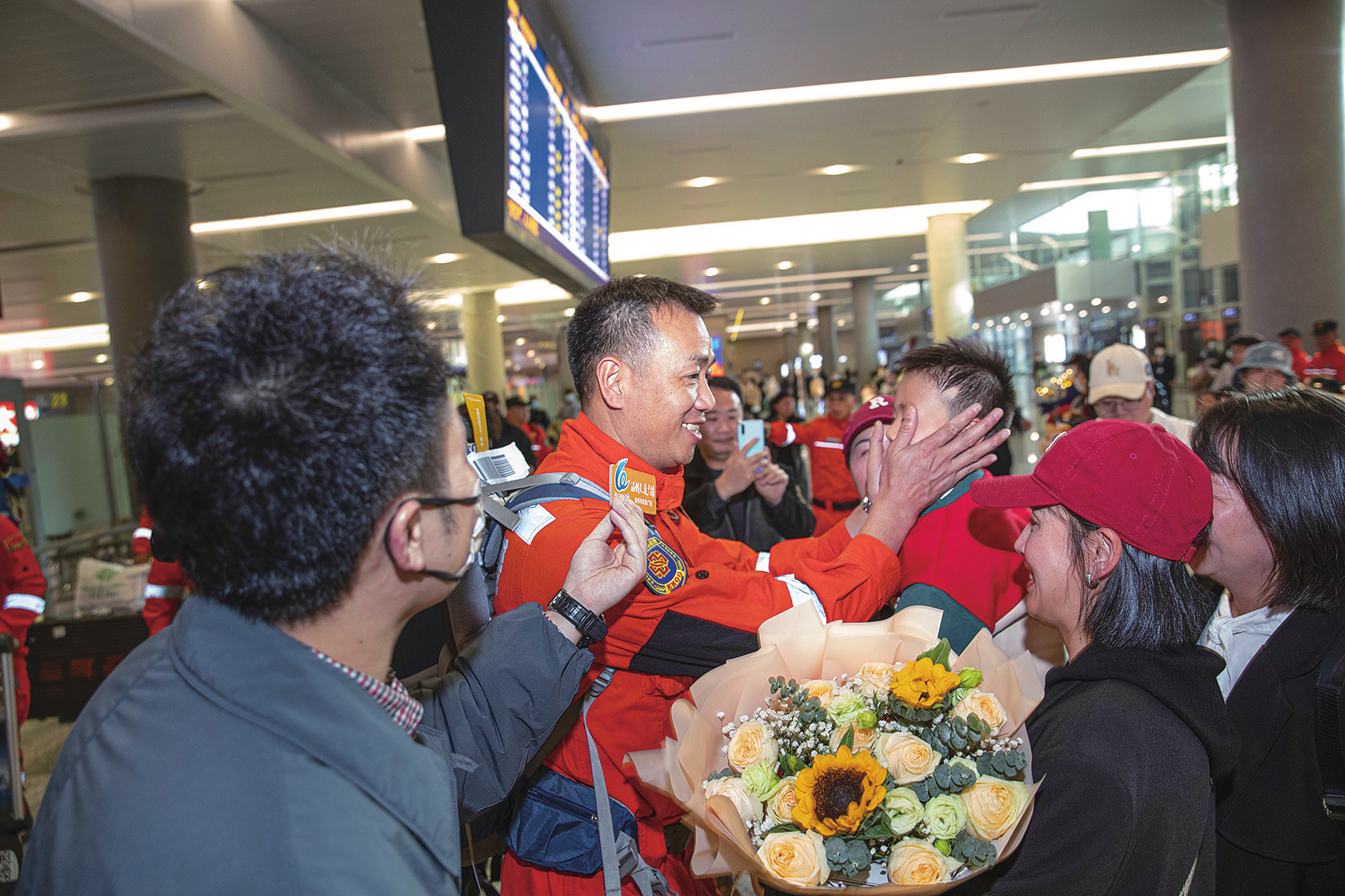 温州赴土耳其救援人员安全回家