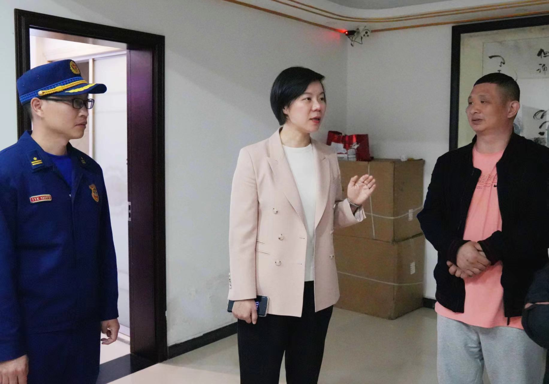 永嘉县委书记黄慧到岩头镇,枫林镇开展"夜查,夜巡,夜访"活动