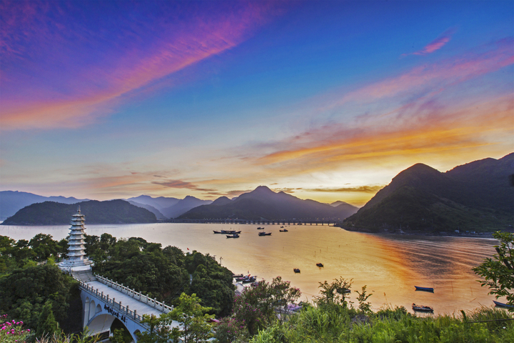 棕榈湾旅游度假区,韭菜园房车露营基地,雾城滑翔伞基地,渔寮大沙滩