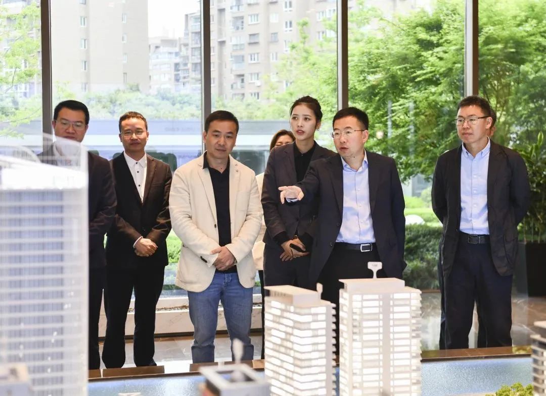 瑞安市委书记李坚赴东山街道调研:塑造城市发展新格局,经济发展新优势