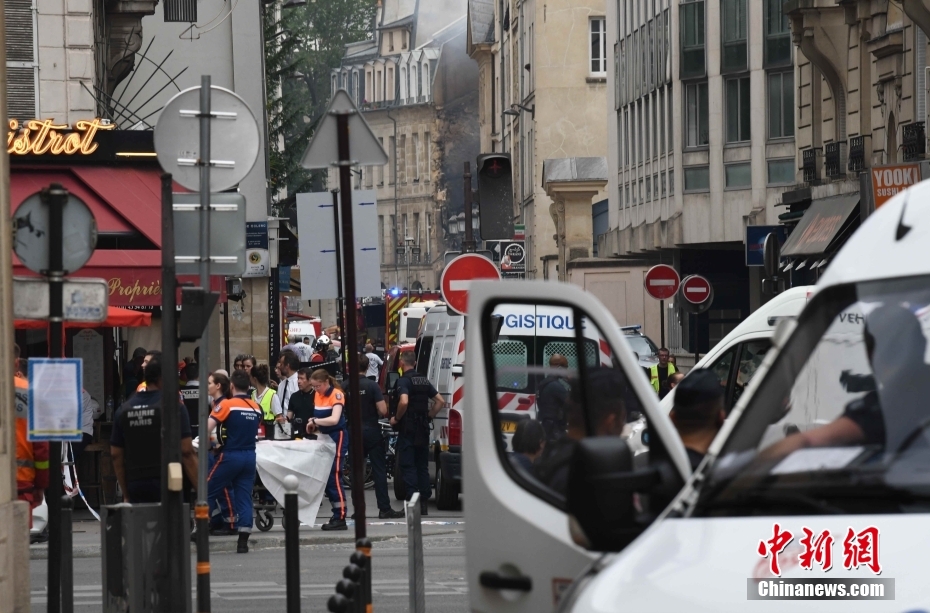 巴黎市中心一建筑发生爆炸并起火 已致37人受伤