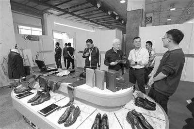 迈出“新”步伐！中国鞋都（温州）鞋类交易会首日现场成交额超3亿元