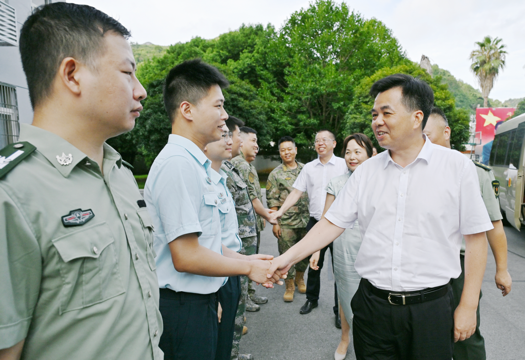 市领导王兵,王烨,赵明皓,陈亦殊,陈健,章海根等参加相关慰问活动.