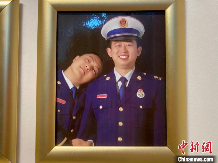 战友追忆牺牲消防员冯振：洪水中竭力助民众与队友脱险-新闻中心-温州网