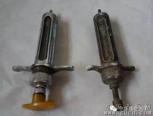 没有多少区别,靠的是听诊器,体温计,注射器和手术刀等四大件,但是它是