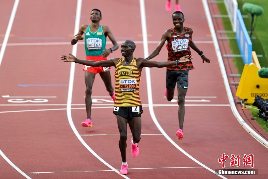 田径世锦赛：男子10000米决赛乌干达选手夺冠