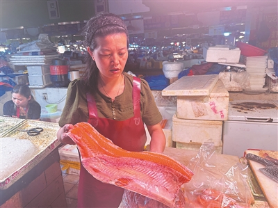 新疆三文鱼你吃过吗？商家：适合熟吃，价格便宜不少
