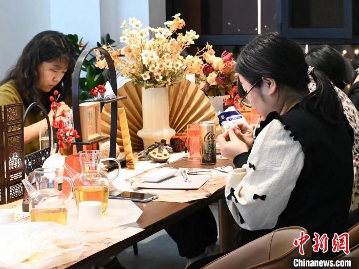 古都夜校涌新潮 非遗走进年轻人夜生活-新闻中心-温州网