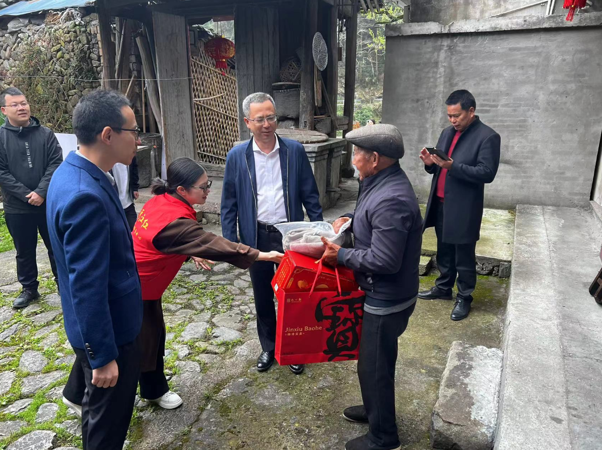 乡长化身“主播” 帮村民直播卖货-新闻中心-温州网