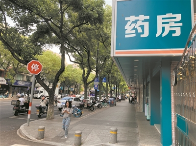 多家门店围堵小区 温州街头药店为何越开越多？