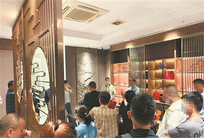 消费者交钱“全屋定制” 经销商敛财“金蝉脱壳”