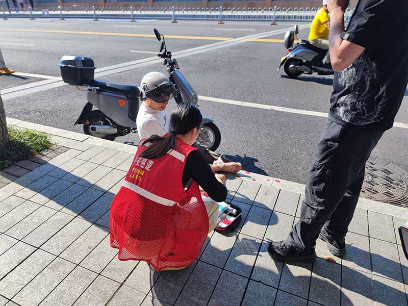 暖！鹿城大南网格员挺身而出，热心助人解危难