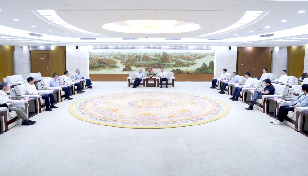 张振丰会见中国科学院院士顾秉林一行