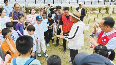 朔门古港遗址公益研学暨公众考古开放日 40组亲子家庭走进古港遗址现场