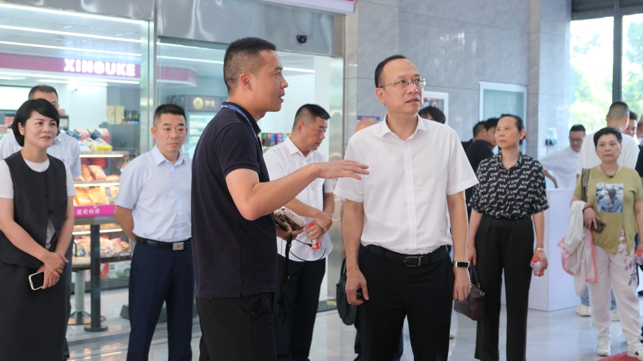 瓯海区委书记曾瑞华到南白象街道参加"民生议事堂"活动