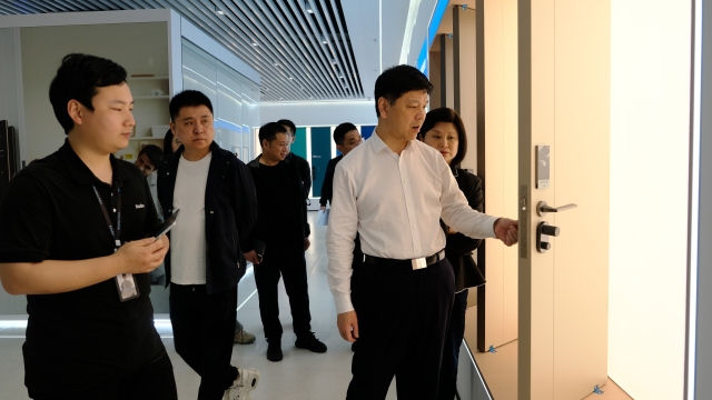 瓯海区委书记曾瑞华走访调研外贸企业 鼓励开拓多元化国际市场