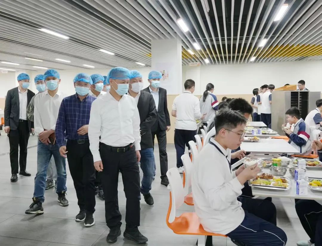 永嘉县委书记吴呈钱督导检查“校园餐”专项整治工作